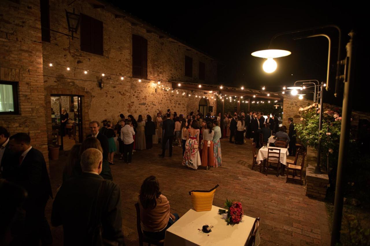 Albergo Ristorante Da Vestro Монтичиано Экстерьер фото