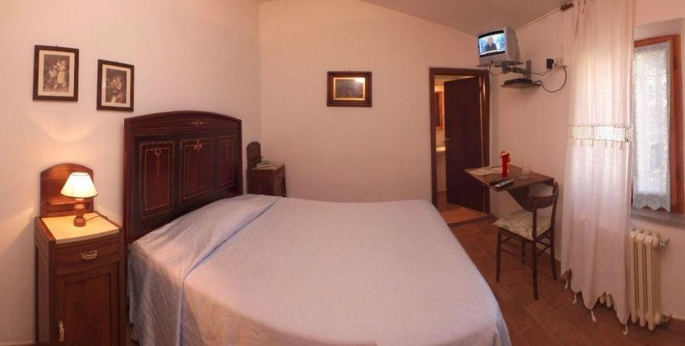 Albergo Ristorante Da Vestro Монтичиано Экстерьер фото