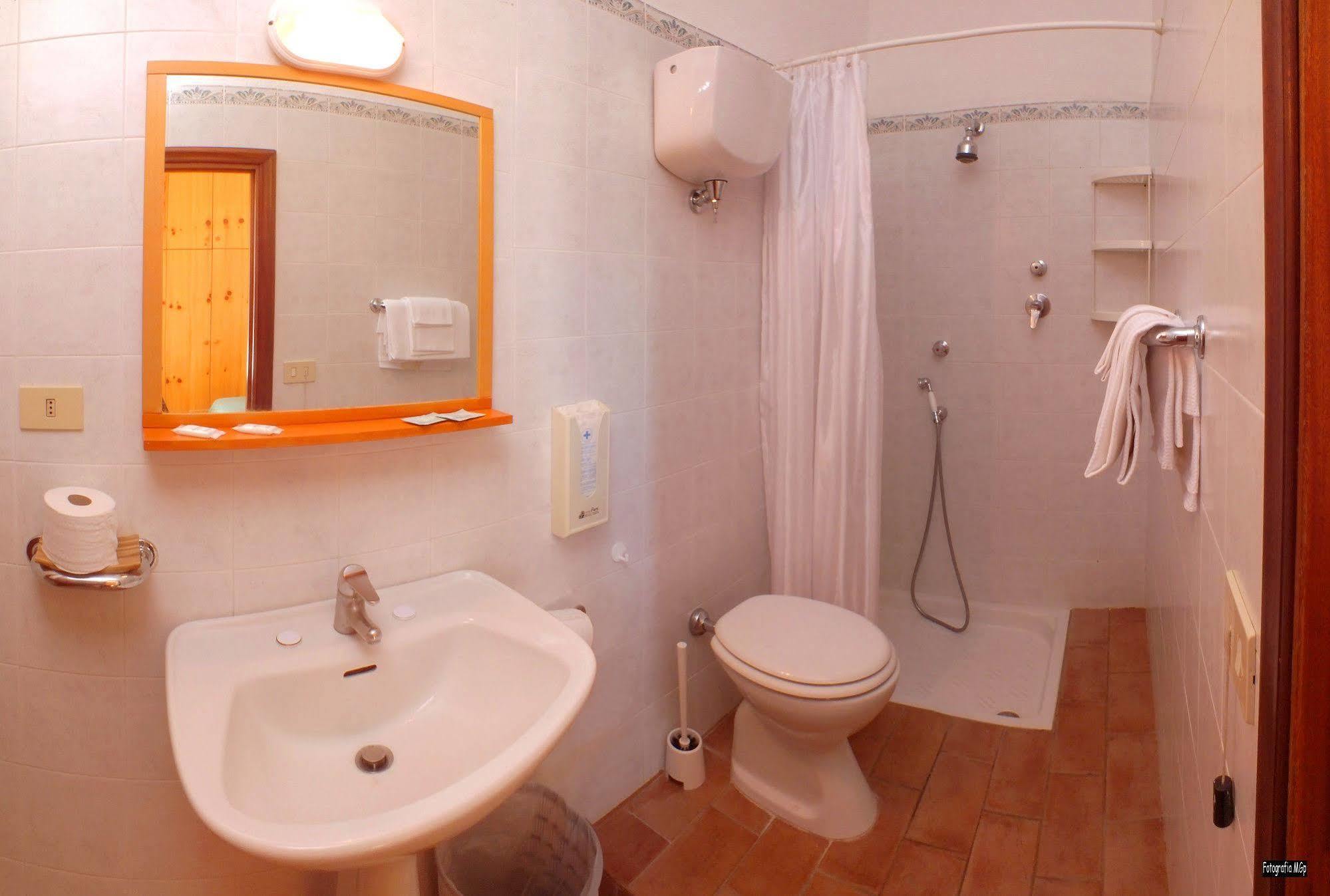 Albergo Ristorante Da Vestro Монтичиано Экстерьер фото