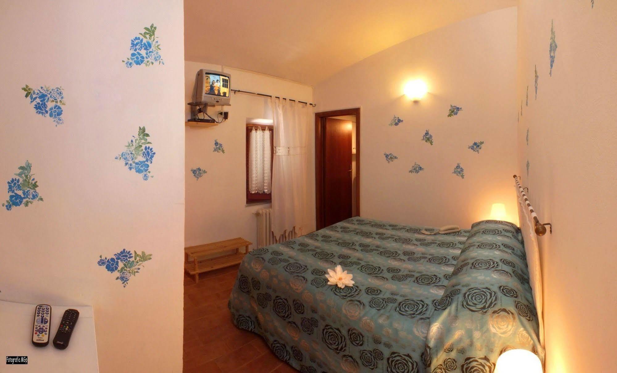 Albergo Ristorante Da Vestro Монтичиано Экстерьер фото