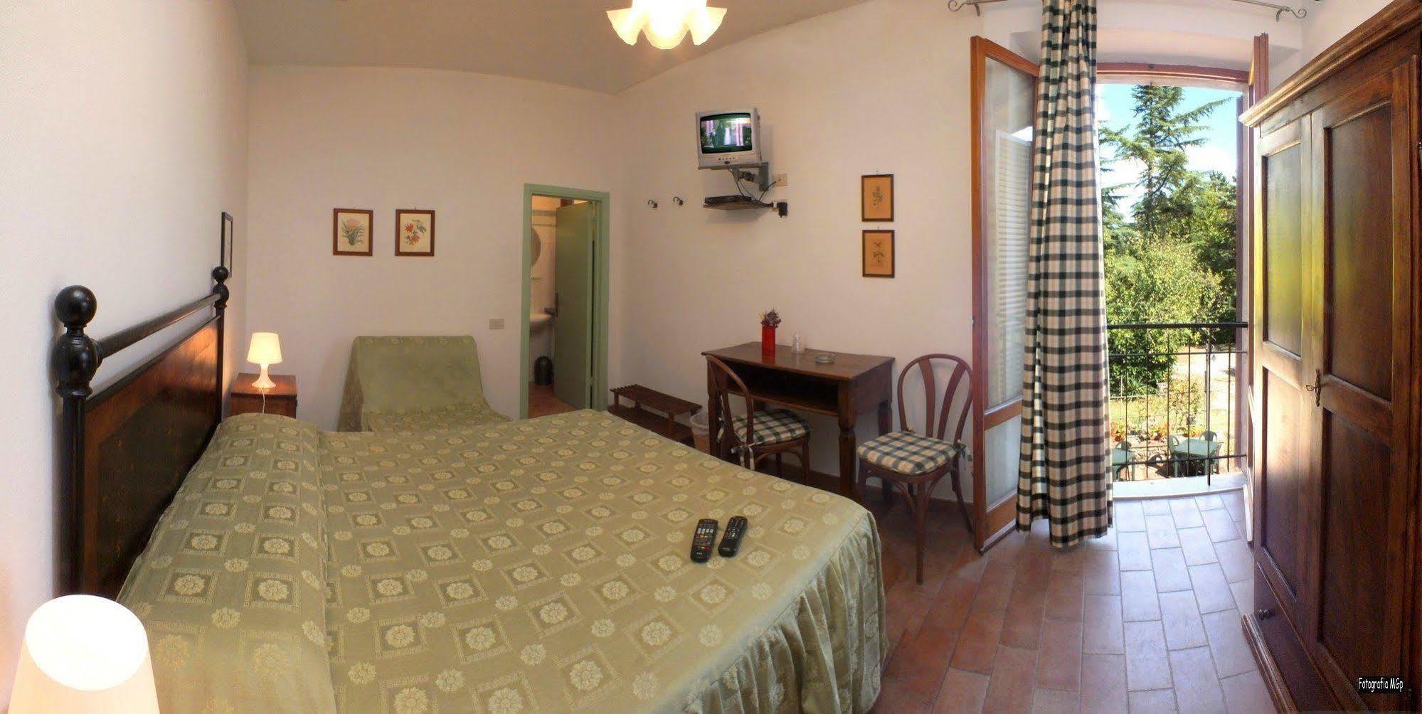 Albergo Ristorante Da Vestro Монтичиано Экстерьер фото