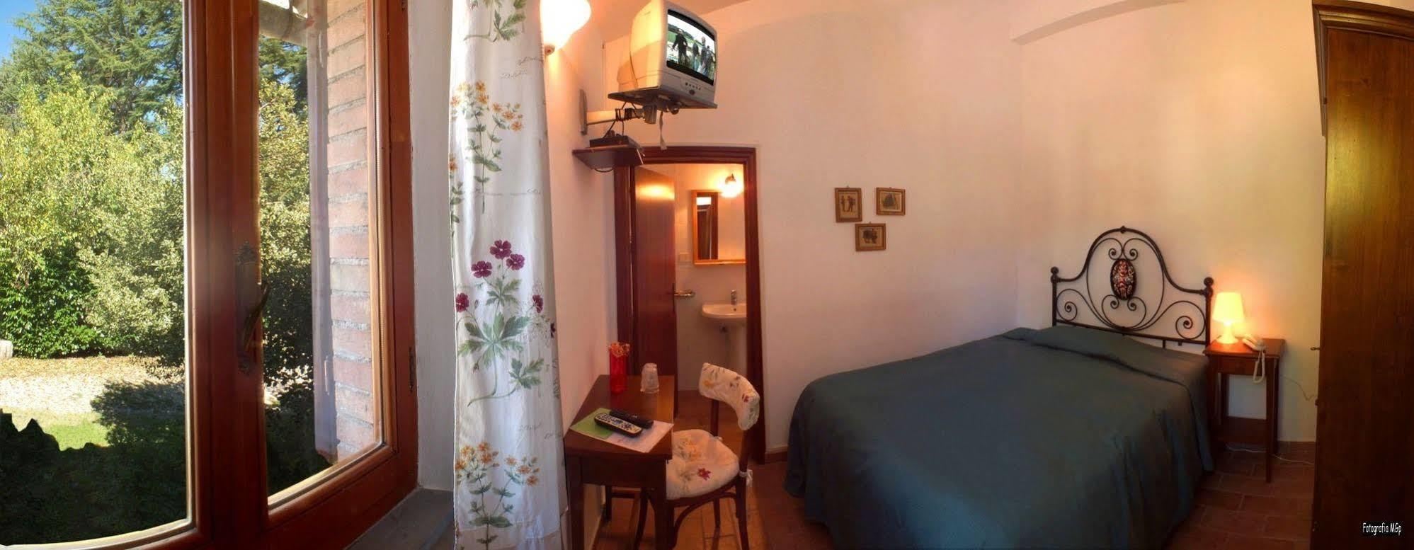 Albergo Ristorante Da Vestro Монтичиано Экстерьер фото