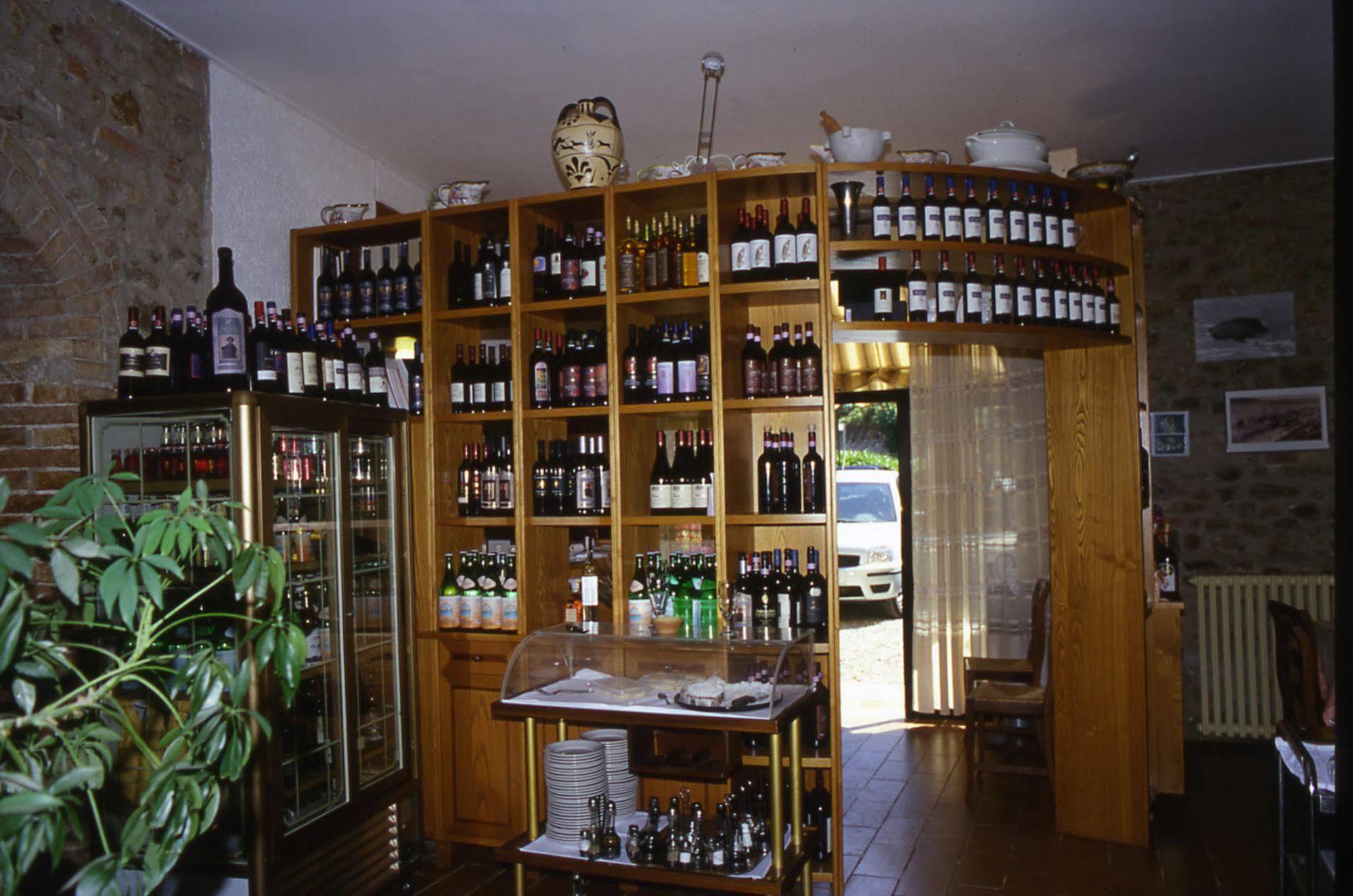 Albergo Ristorante Da Vestro Монтичиано Экстерьер фото