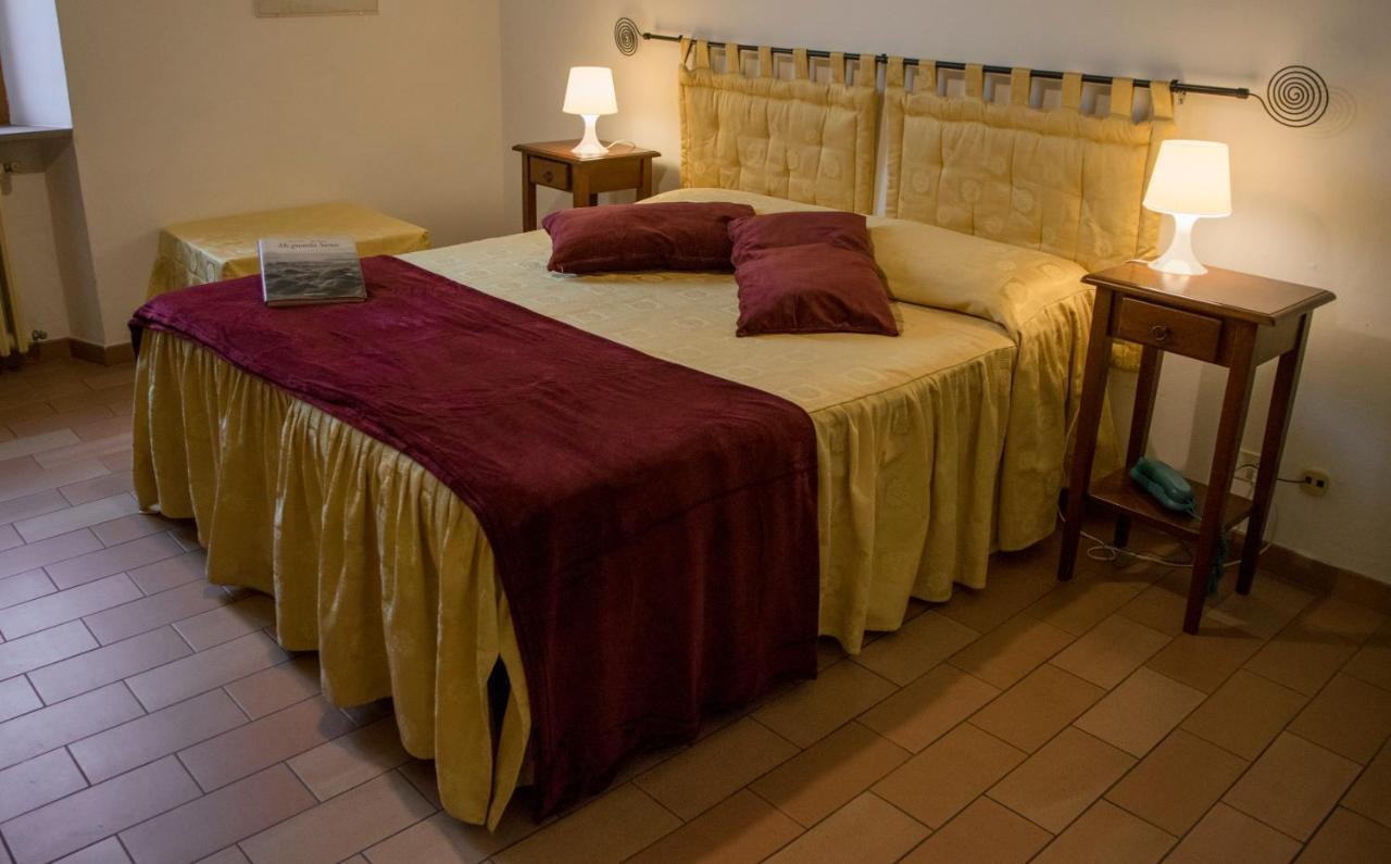 Albergo Ristorante Da Vestro Монтичиано Экстерьер фото